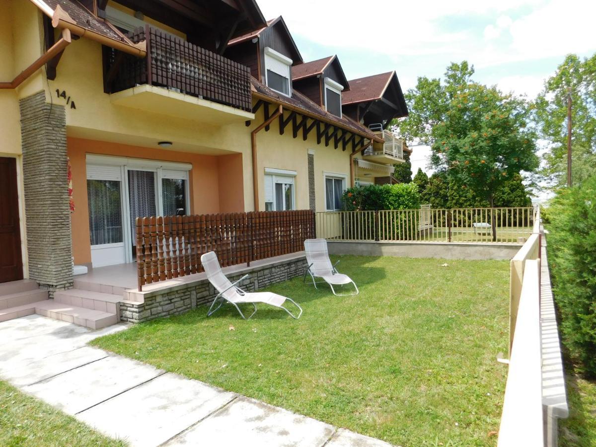 Апартаменти Balatonpart-Lak Балатонфеньвеш Екстер'єр фото