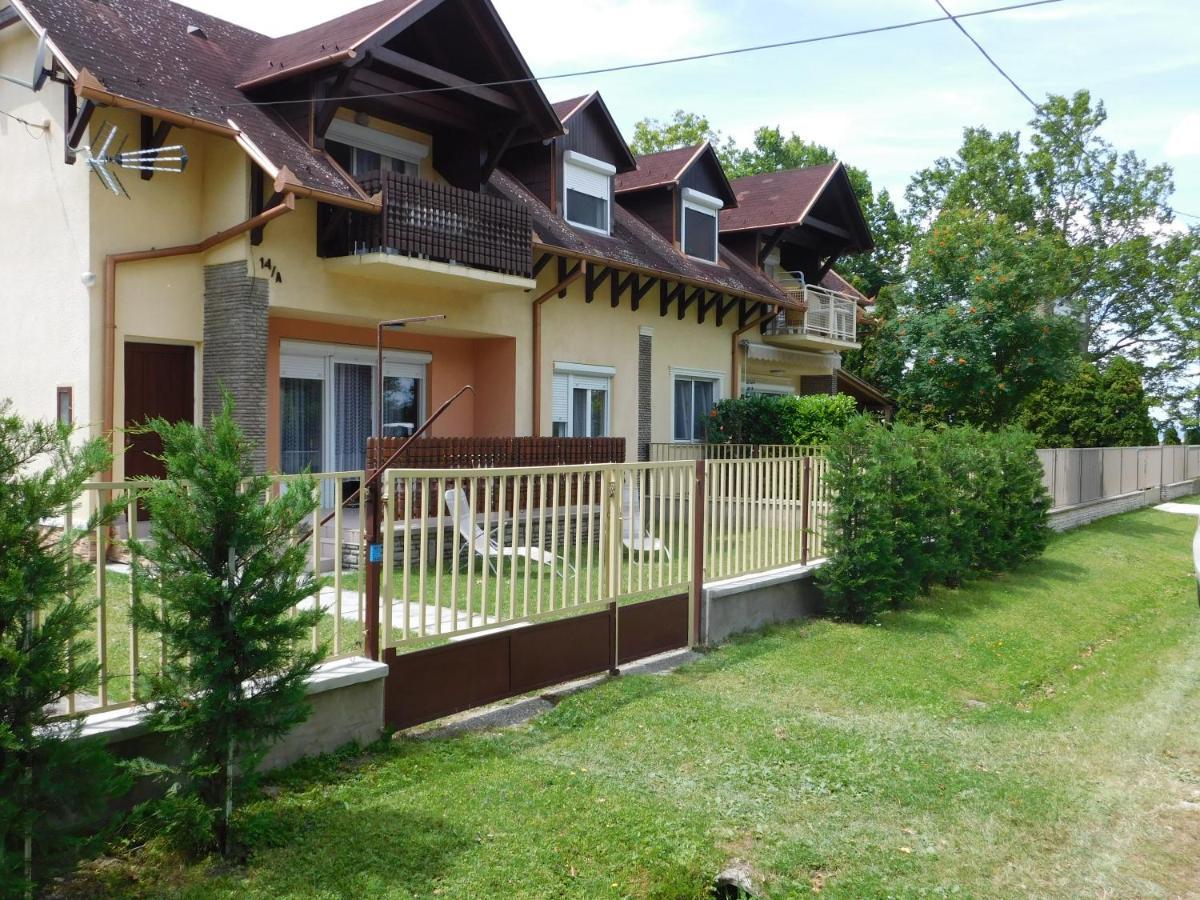 Апартаменти Balatonpart-Lak Балатонфеньвеш Екстер'єр фото