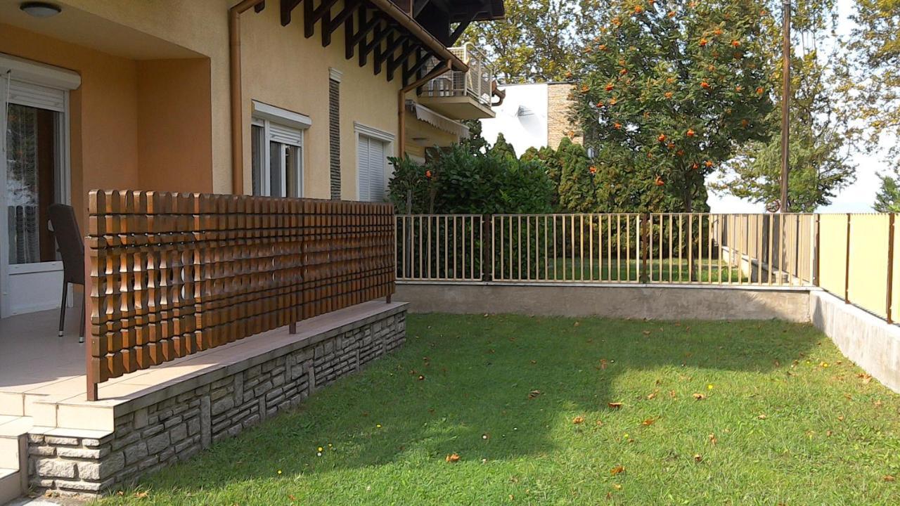 Апартаменти Balatonpart-Lak Балатонфеньвеш Екстер'єр фото